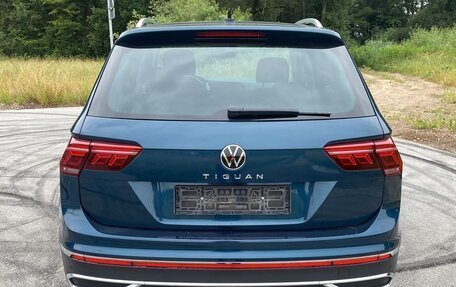 Volkswagen Tiguan II, 2023 год, 3 200 000 рублей, 3 фотография