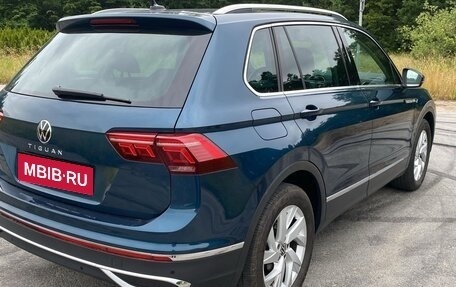 Volkswagen Tiguan II, 2023 год, 3 200 000 рублей, 4 фотография