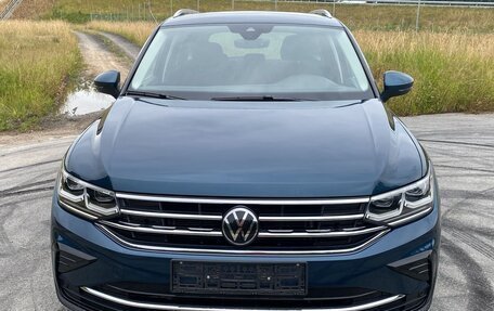 Volkswagen Tiguan II, 2023 год, 3 200 000 рублей, 6 фотография
