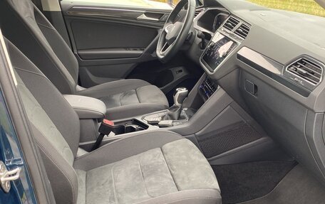 Volkswagen Tiguan II, 2023 год, 3 200 000 рублей, 19 фотография