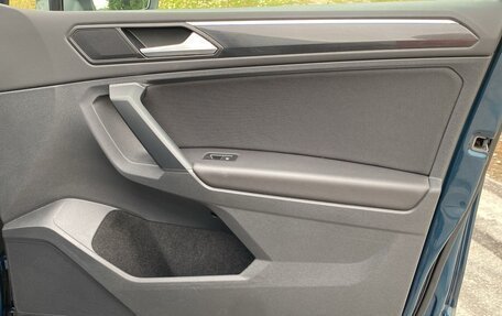 Volkswagen Tiguan II, 2023 год, 3 200 000 рублей, 21 фотография