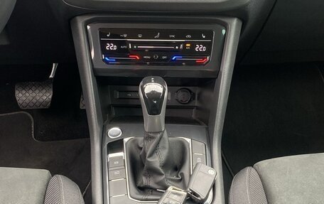 Volkswagen Tiguan II, 2023 год, 3 200 000 рублей, 23 фотография
