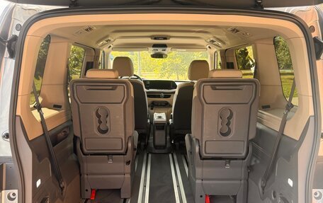 Volkswagen Multivan, 2022 год, 5 700 000 рублей, 10 фотография