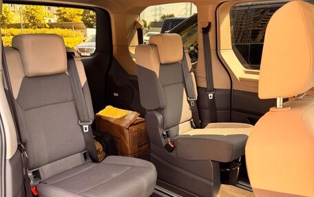 Volkswagen Multivan, 2022 год, 5 700 000 рублей, 6 фотография