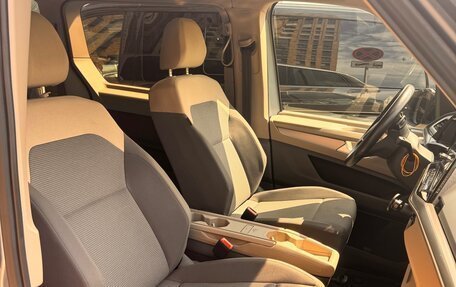Volkswagen Multivan, 2022 год, 5 700 000 рублей, 4 фотография