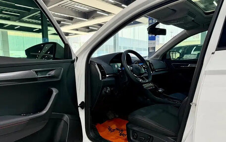 Skoda Karoq I, 2023 год, 2 350 000 рублей, 9 фотография