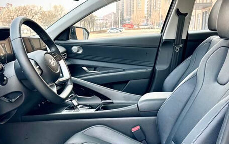 Hyundai Elantra, 2023 год, 1 490 000 рублей, 10 фотография