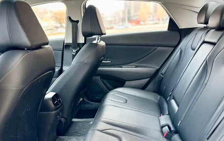 Hyundai Elantra, 2023 год, 1 490 000 рублей, 11 фотография