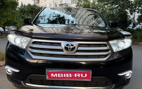 Toyota Highlander III, 2012 год, 2 350 000 рублей, 1 фотография