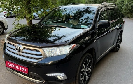Toyota Highlander III, 2012 год, 2 350 000 рублей, 2 фотография