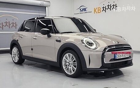 MINI Hatch, 2021 год, 1 720 006 рублей, 3 фотография