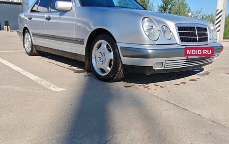 Mercedes-Benz E-Класс, 1996 год, 650 000 рублей, 2 фотография