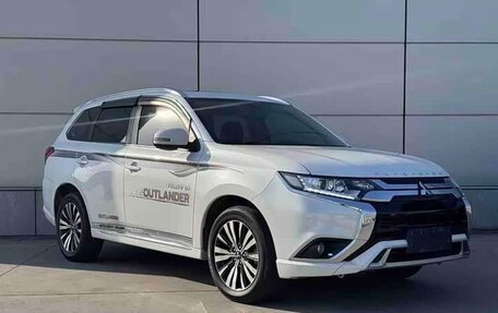 Mitsubishi Outlander III рестайлинг 3, 2022 год, 1 580 000 рублей, 1 фотография