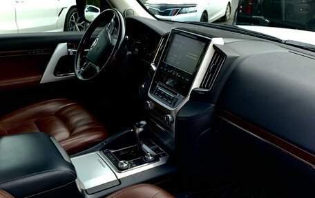 Toyota Land Cruiser 200, 2020 год, 10 000 000 рублей, 9 фотография