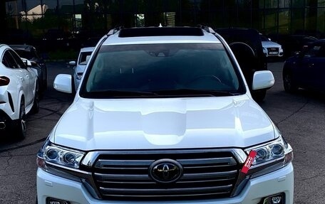 Toyota Land Cruiser 200, 2020 год, 10 000 000 рублей, 3 фотография
