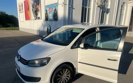 Volkswagen Touran III, 2011 год, 930 000 рублей, 2 фотография