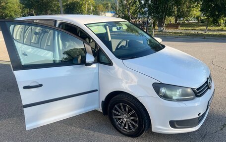 Volkswagen Touran III, 2011 год, 930 000 рублей, 3 фотография
