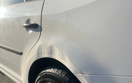 Volkswagen Touran III, 2011 год, 930 000 рублей, 6 фотография