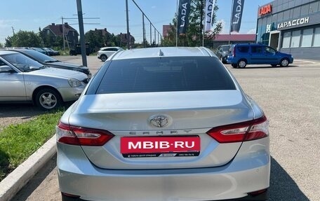Toyota Camry, 2018 год, 2 850 000 рублей, 4 фотография