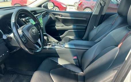 Toyota Camry, 2018 год, 2 850 000 рублей, 6 фотография