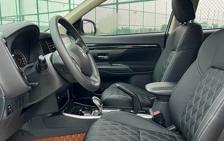 Mitsubishi Outlander III рестайлинг 3, 2022 год, 1 520 000 рублей, 7 фотография