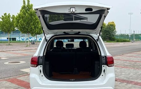 Mitsubishi Outlander III рестайлинг 3, 2022 год, 1 520 000 рублей, 5 фотография