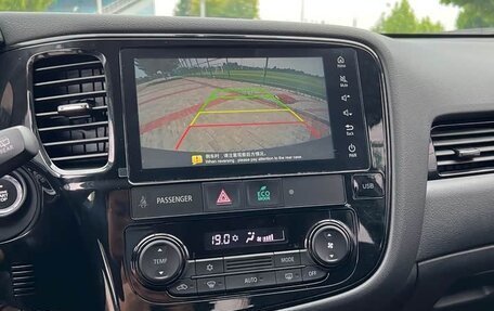 Mitsubishi Outlander III рестайлинг 3, 2022 год, 1 520 000 рублей, 9 фотография