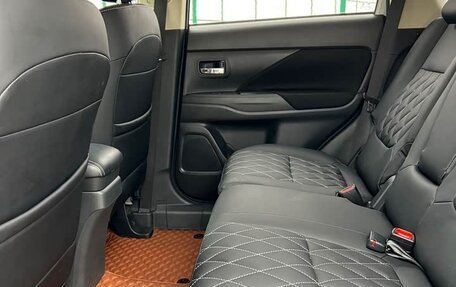 Mitsubishi Outlander III рестайлинг 3, 2022 год, 1 520 000 рублей, 12 фотография