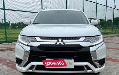 Mitsubishi Outlander III рестайлинг 3, 2022 год, 1 520 000 рублей, 2 фотография