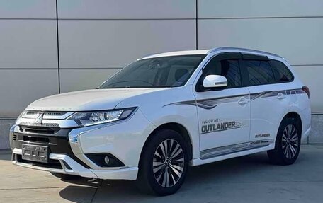 Mitsubishi Outlander III рестайлинг 3, 2022 год, 1 580 000 рублей, 3 фотография