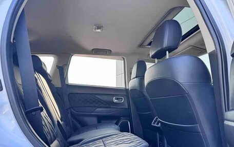 Mitsubishi Outlander III рестайлинг 3, 2022 год, 1 580 000 рублей, 12 фотография