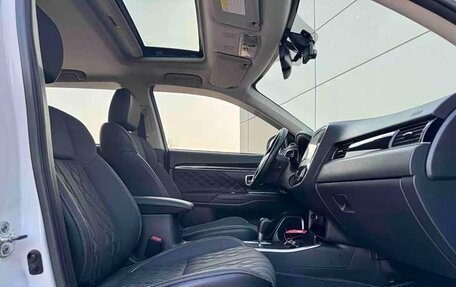 Mitsubishi Outlander III рестайлинг 3, 2022 год, 1 580 000 рублей, 11 фотография