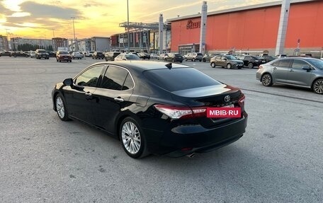 Toyota Camry, 2019 год, 2 640 000 рублей, 4 фотография