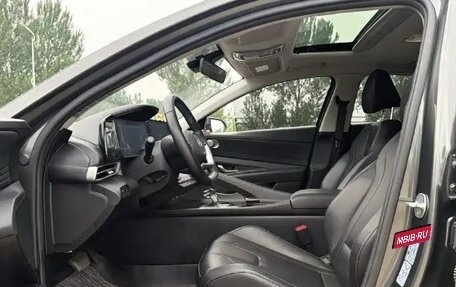 Hyundai Elantra, 2023 год, 1 570 000 рублей, 12 фотография