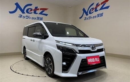 Toyota Voxy III, 2021 год, 1 637 009 рублей, 2 фотография