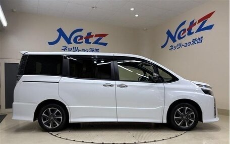 Toyota Voxy III, 2021 год, 1 637 009 рублей, 3 фотография