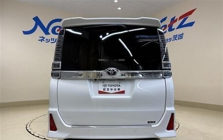 Toyota Voxy III, 2021 год, 1 637 009 рублей, 6 фотография