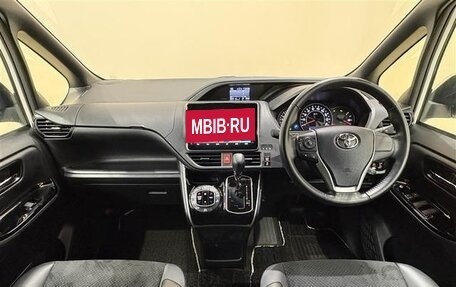 Toyota Voxy III, 2021 год, 1 637 009 рублей, 9 фотография