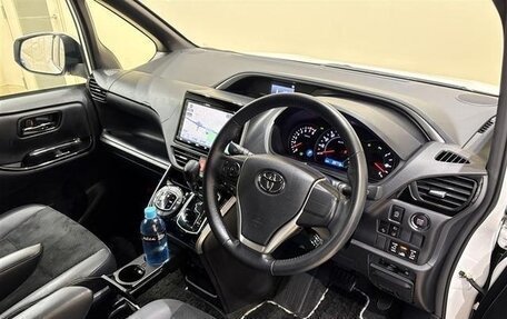 Toyota Voxy III, 2021 год, 1 637 009 рублей, 13 фотография