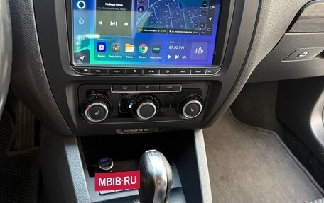 Volkswagen Jetta VI, 2011 год, 1 200 000 рублей, 8 фотография