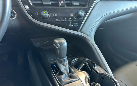 Toyota Camry, 2021 год, 2 650 000 рублей, 16 фотография