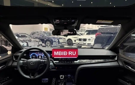 Toyota Camry, 2025 год, 3 800 000 рублей, 13 фотография