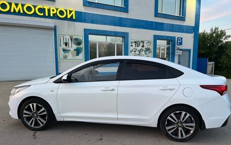 Hyundai Solaris II рестайлинг, 2017 год, 900 000 рублей, 9 фотография