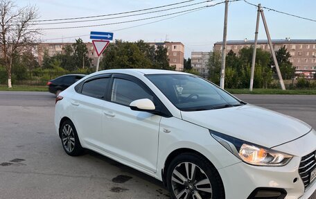 Hyundai Solaris II рестайлинг, 2017 год, 900 000 рублей, 13 фотография