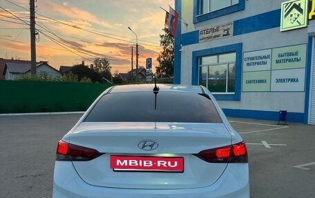 Hyundai Solaris II рестайлинг, 2017 год, 900 000 рублей, 11 фотография