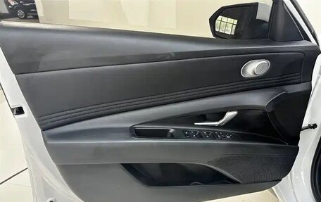 Hyundai Elantra, 2023 год, 1 520 000 рублей, 18 фотография