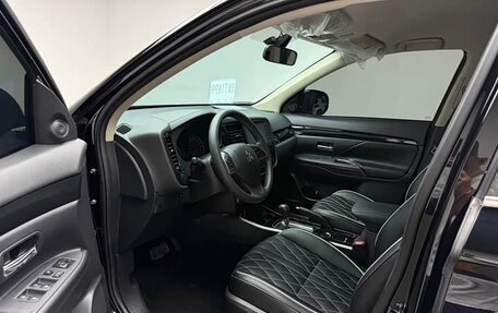 Mitsubishi Outlander III рестайлинг 3, 2021 год, 1 790 000 рублей, 4 фотография