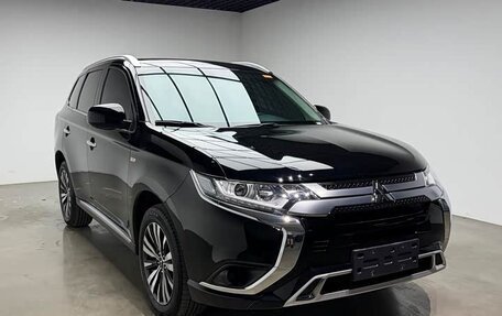 Mitsubishi Outlander III рестайлинг 3, 2021 год, 1 790 000 рублей, 3 фотография