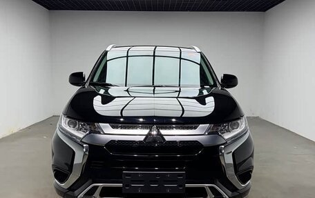 Mitsubishi Outlander III рестайлинг 3, 2021 год, 1 790 000 рублей, 2 фотография