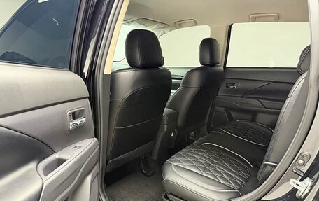 Mitsubishi Outlander III рестайлинг 3, 2021 год, 1 790 000 рублей, 6 фотография